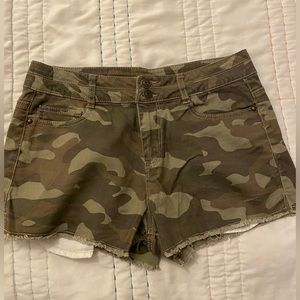 Camouflage “Vanilla Star” High Rise Shorts, Size “9”